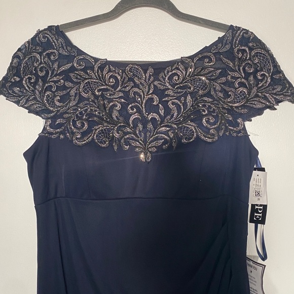 Xscape Gown - Picture 3 of 5